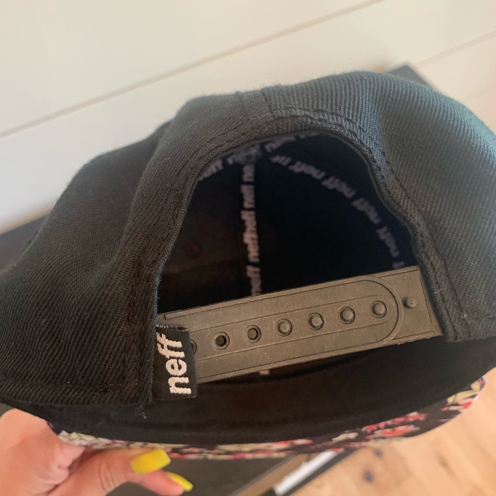 Neff hat - Picture 3 of 4